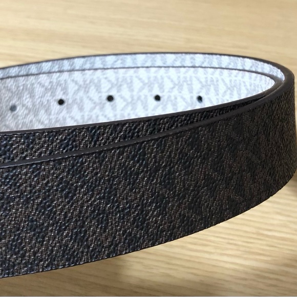 NWT Michael Kors Reversible Leather Belt White Signature Womens Medium. - Picture 5 of 8